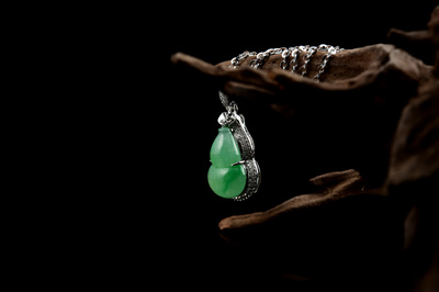 翡翠葫蘆 東方祥瑞之美，光影下的溫潤雅韻